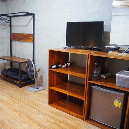 Banmai87 Guest House บ้านไม้87 เกสต์เฮ้าส์ فرا ناخون سي أيوتثايا المظهر الخارجي الصورة