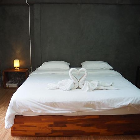 Banmai87 Guest House บ้านไม้87 เกสต์เฮ้าส์ فرا ناخون سي أيوتثايا المظهر الخارجي الصورة