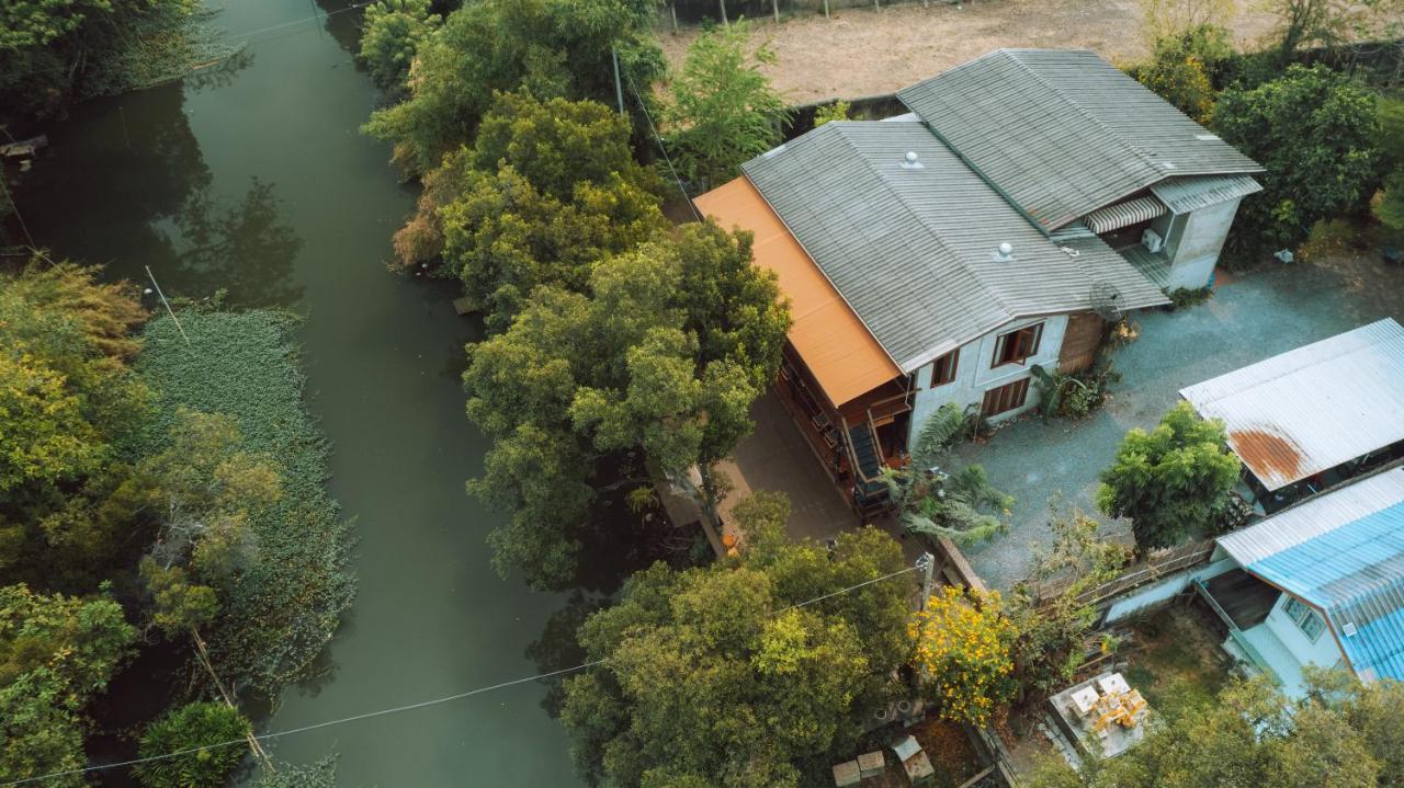 Banmai87 Guest House บ้านไม้87 เกสต์เฮ้าส์ فرا ناخون سي أيوتثايا المظهر الخارجي الصورة