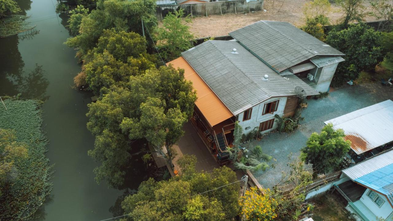Banmai87 Guest House บ้านไม้87 เกสต์เฮ้าส์ فرا ناخون سي أيوتثايا المظهر الخارجي الصورة