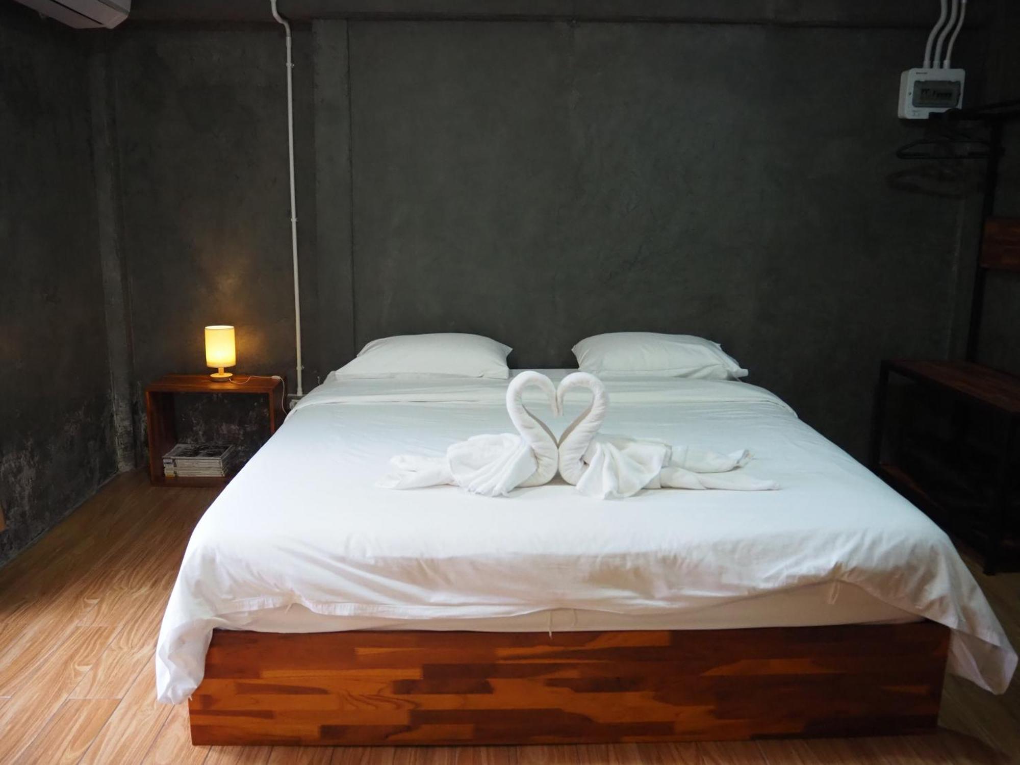Banmai87 Guest House บ้านไม้87 เกสต์เฮ้าส์ فرا ناخون سي أيوتثايا المظهر الخارجي الصورة
