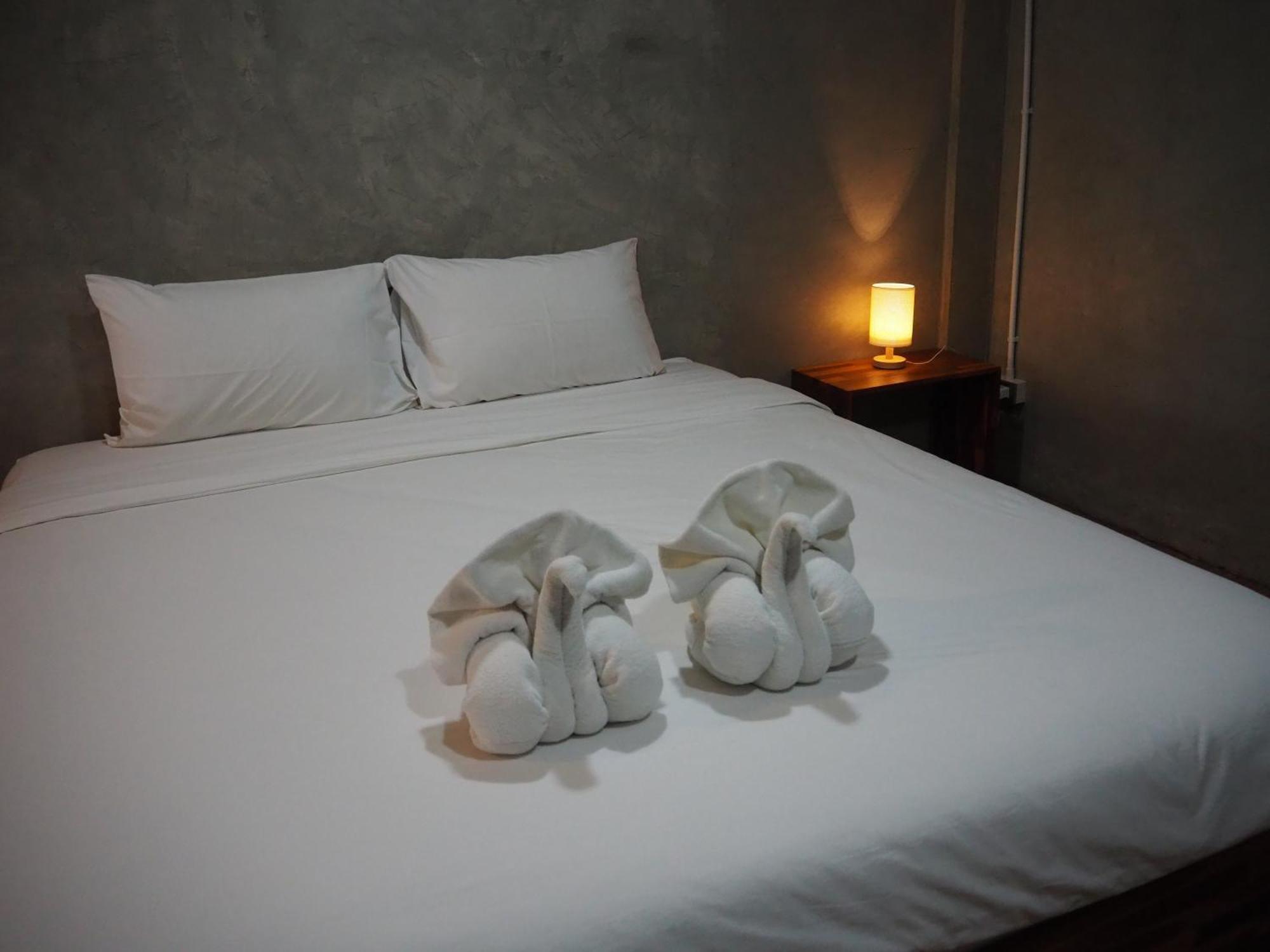Banmai87 Guest House บ้านไม้87 เกสต์เฮ้าส์ فرا ناخون سي أيوتثايا المظهر الخارجي الصورة