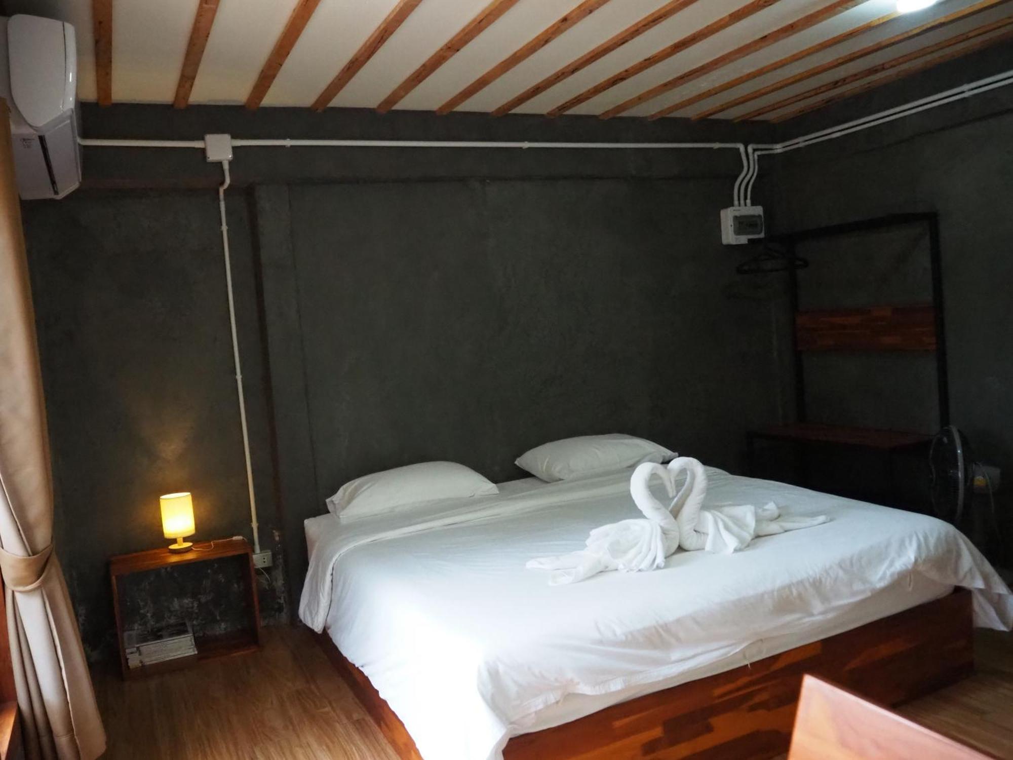 Banmai87 Guest House บ้านไม้87 เกสต์เฮ้าส์ فرا ناخون سي أيوتثايا المظهر الخارجي الصورة